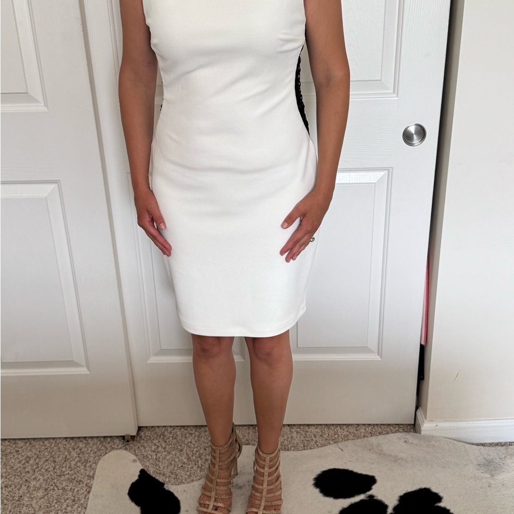 Bisou Bisou White Sleeveless Sheath Mini Dress